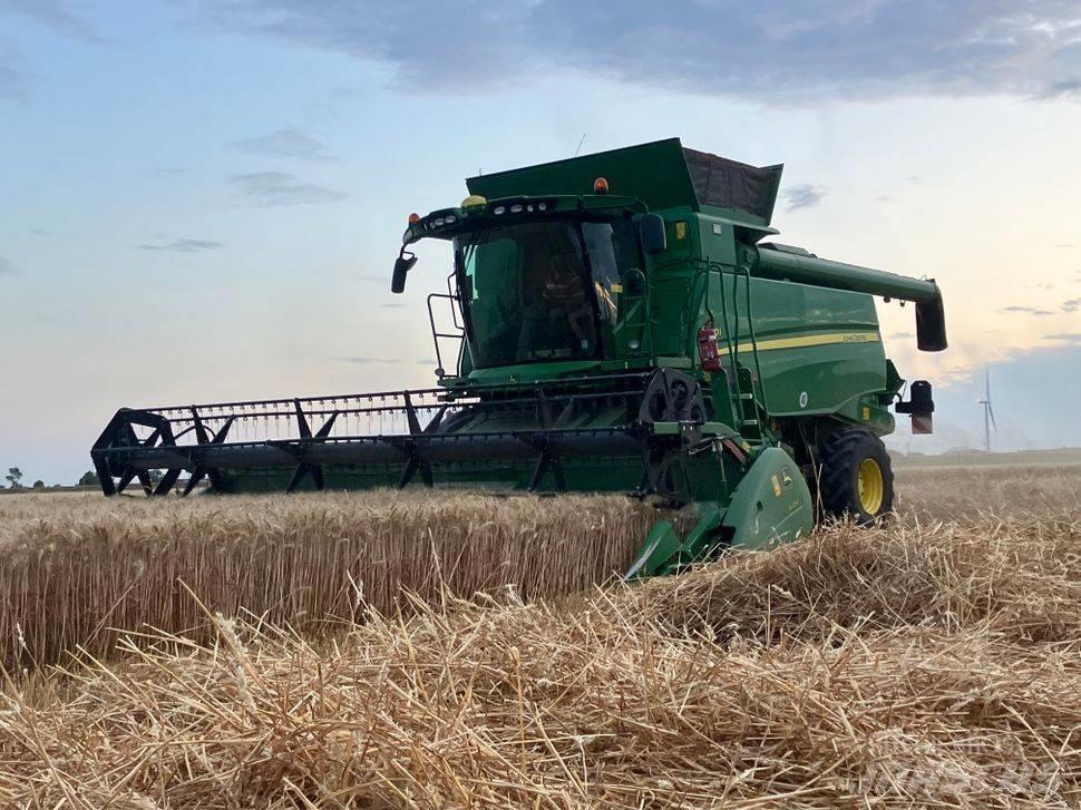 John Deere T 670 i コンバイン