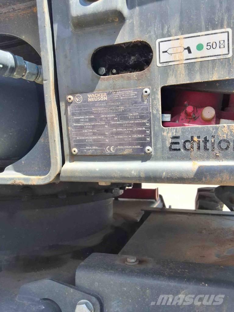 Wacker Neuson EW 100 ホイール式油圧ショベル（パワーショベル・ユンボ・バックホー）