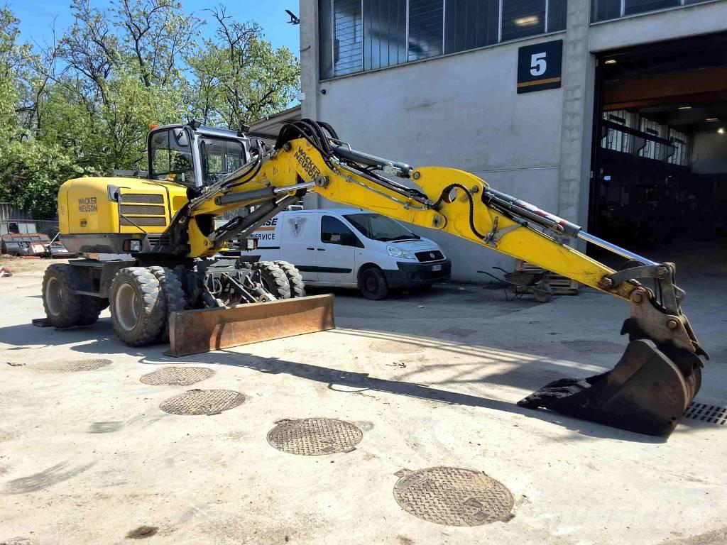 Wacker Neuson EW 100 ホイール式油圧ショベル（パワーショベル・ユンボ・バックホー）