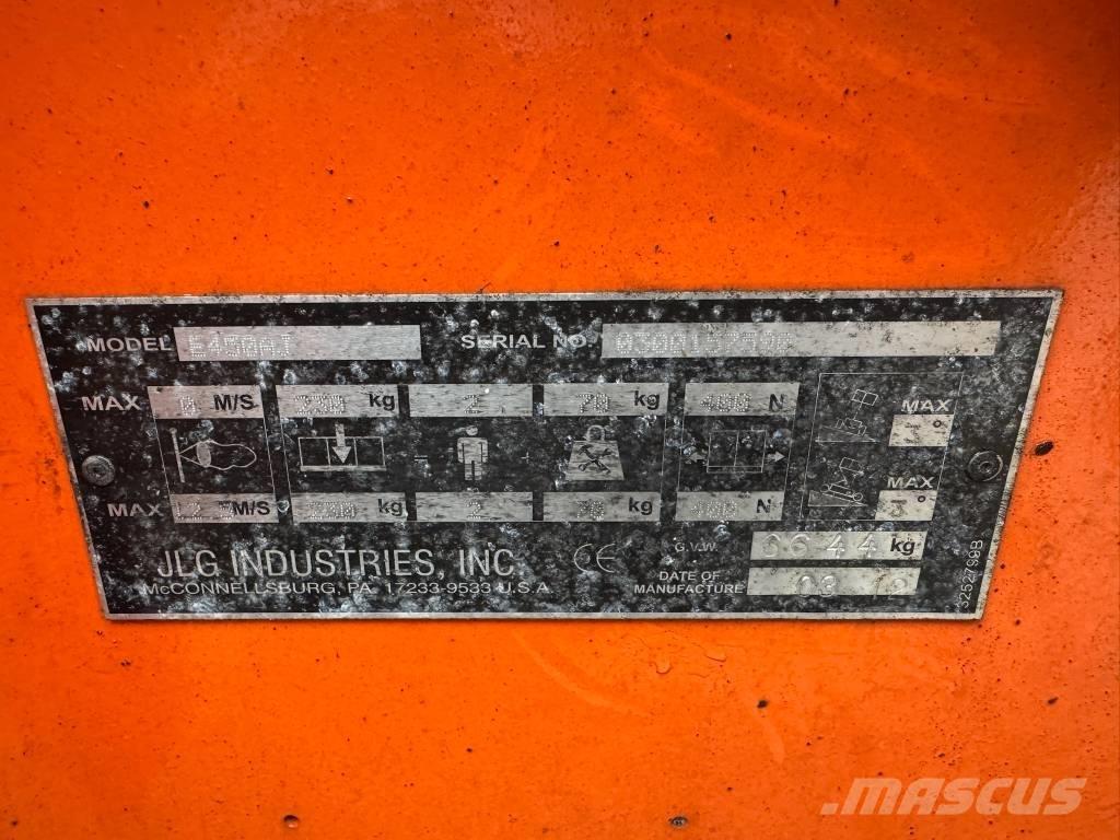 JLG E 450 AJ ブームリフト　屈伸型