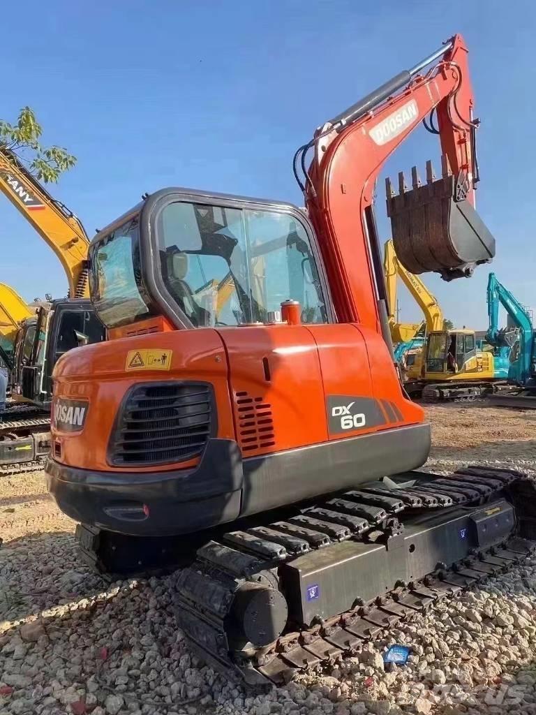 Doosan DX 60-9 ミニ油圧ショベル 7t以下（ミニユンボ・ミニディガー）