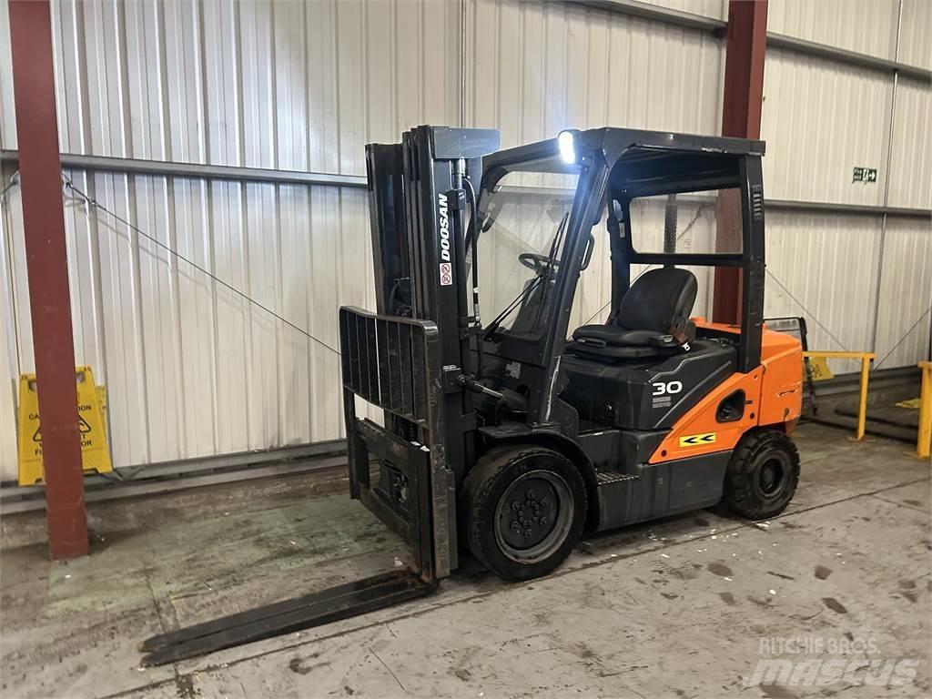 Doosan D30S-5 ディーゼル・軽油