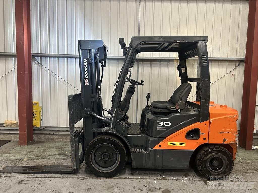 Doosan D30S-5 ディーゼル・軽油