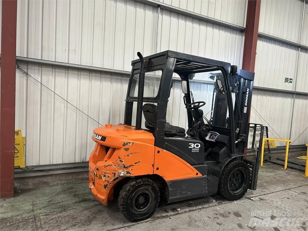 Doosan D30S-5 ディーゼル・軽油