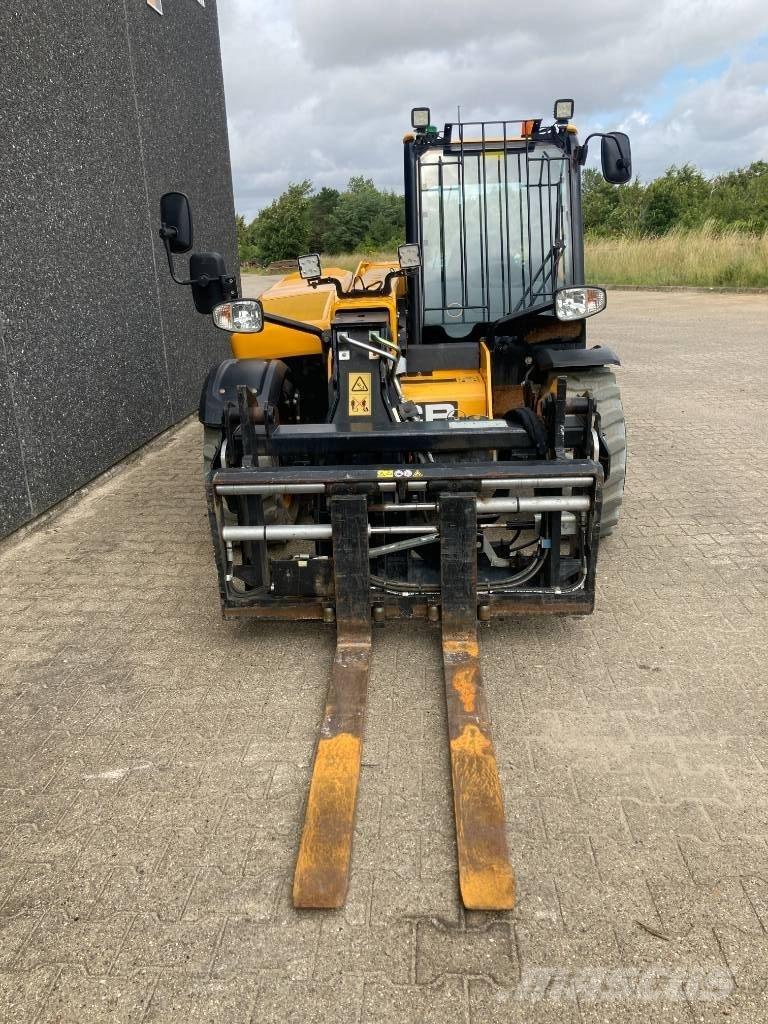 JCB 525-60 E テレスコーピックハンドラー
