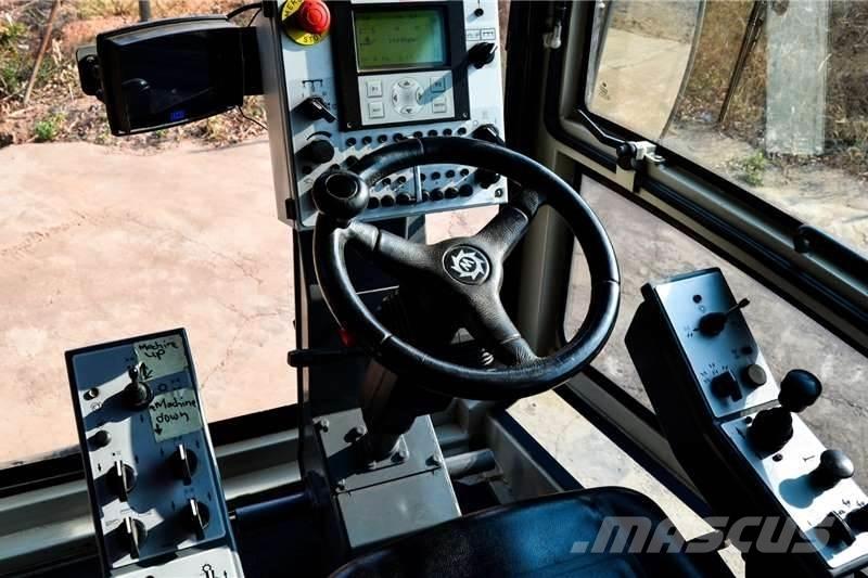 Wirtgen WR2400 その他トラック