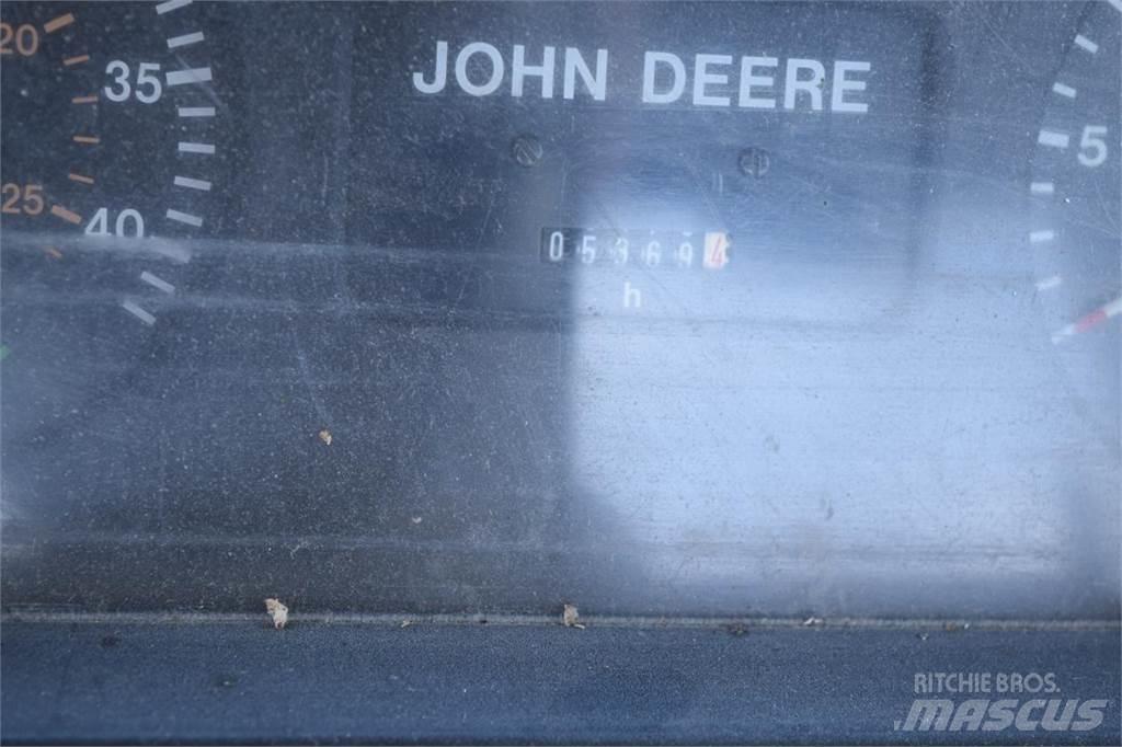 John Deere 6100 トラクター