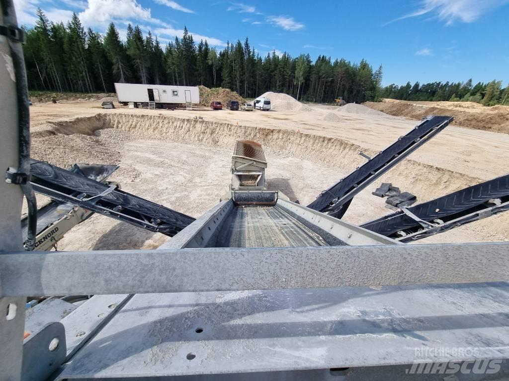 Metso ST 4.8 自走式スクリーン