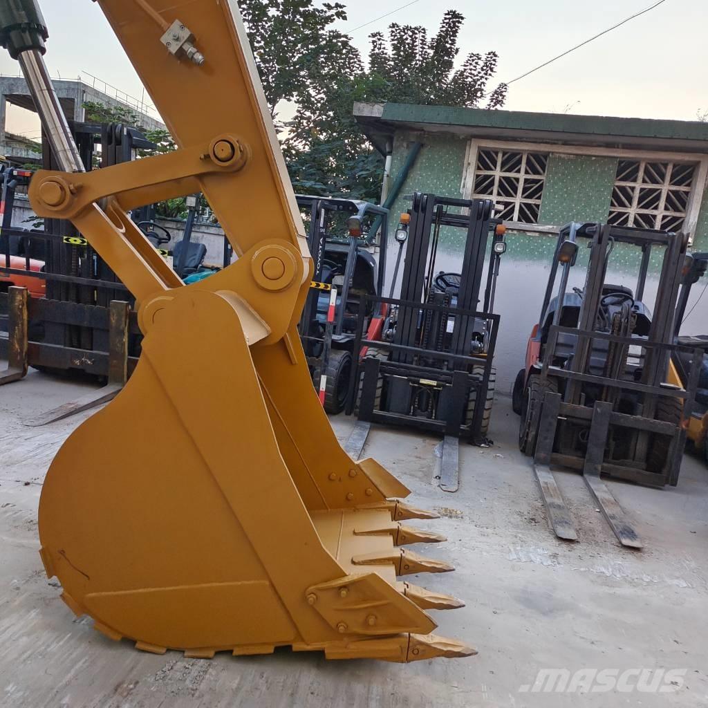 CAT 330 D 2 L 大型油圧ショベル12t以上（パワーショベル・ユンボ）