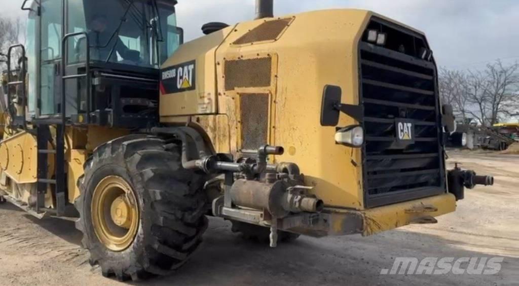 CAT RM 500 アスファルトリサイクルマシン