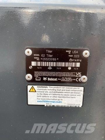 Bobcat T590E スキッドステアローダー