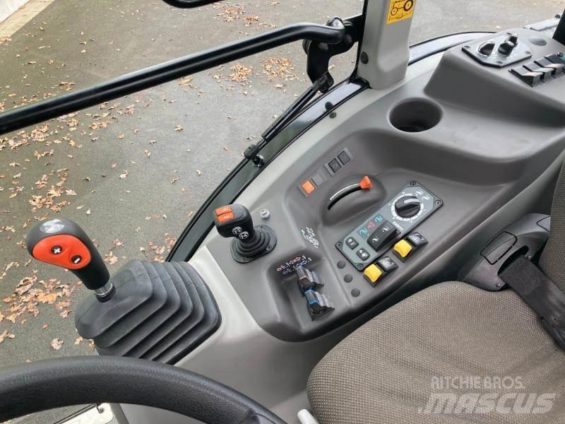 CLAAS NEXOS 240 M トラクター