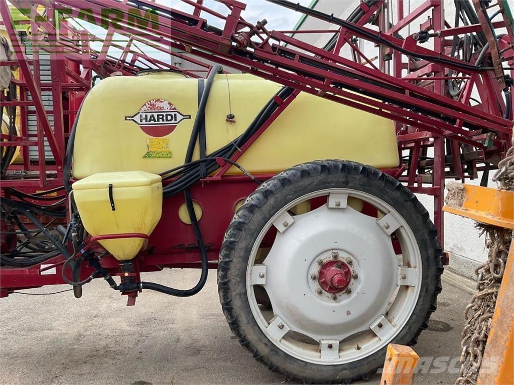 Hardi Commander 牽引型スプレイヤー
