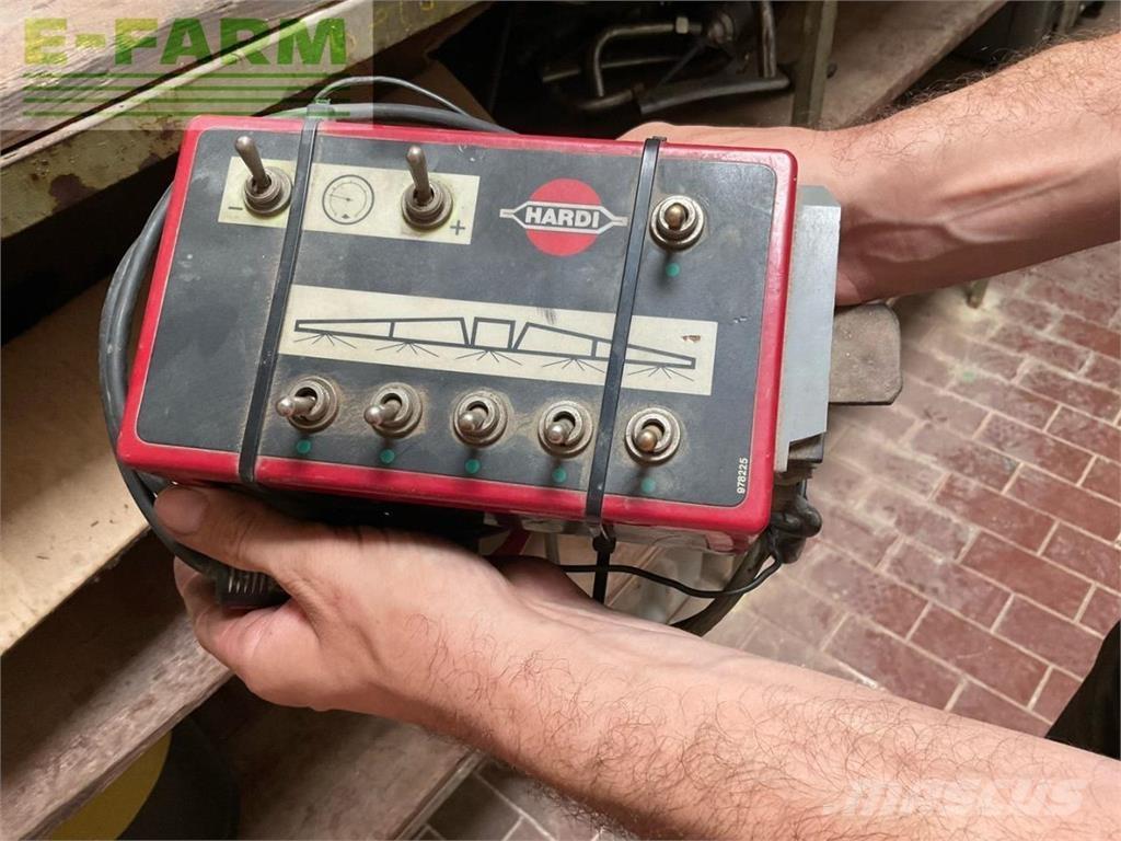 Hardi Commander 牽引型スプレイヤー