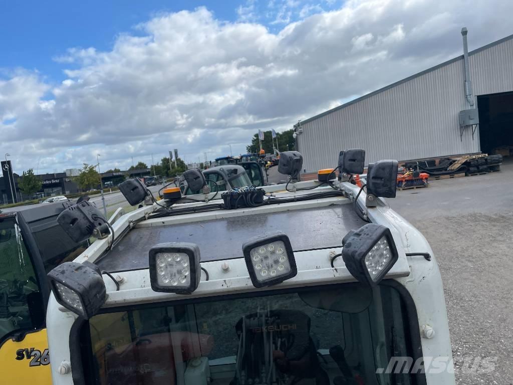 Takeuchi TB 225 ミニ油圧ショベル 7t以下（ミニユンボ・ミニディガー）