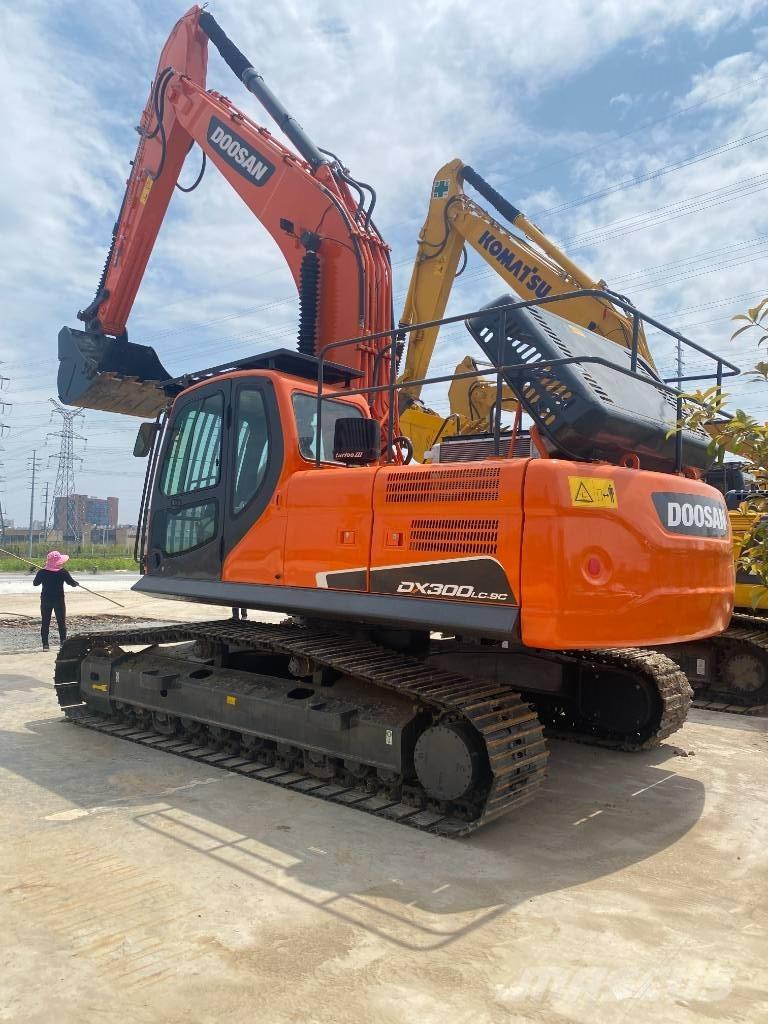 Doosan DX 300 大型油圧ショベル12t以上（パワーショベル・ユンボ）