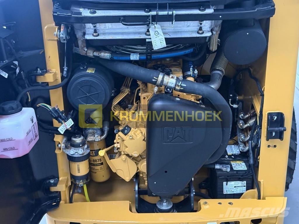 CAT 216 B3 スキッドステアローダー