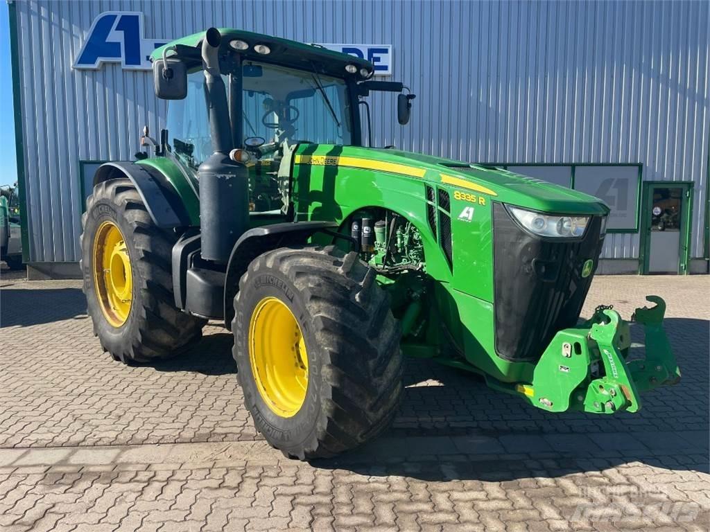 John Deere 8335R トラクター