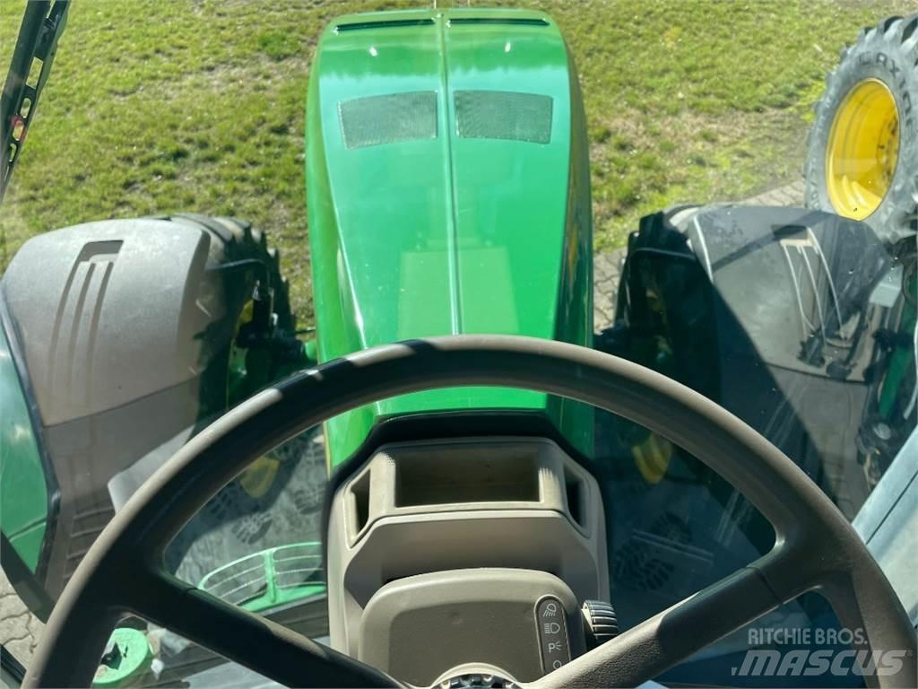 John Deere 8335R トラクター