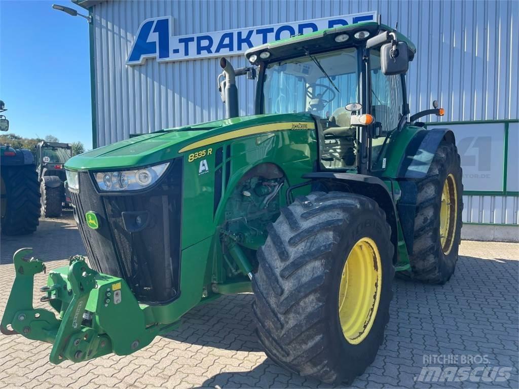 John Deere 8335R トラクター