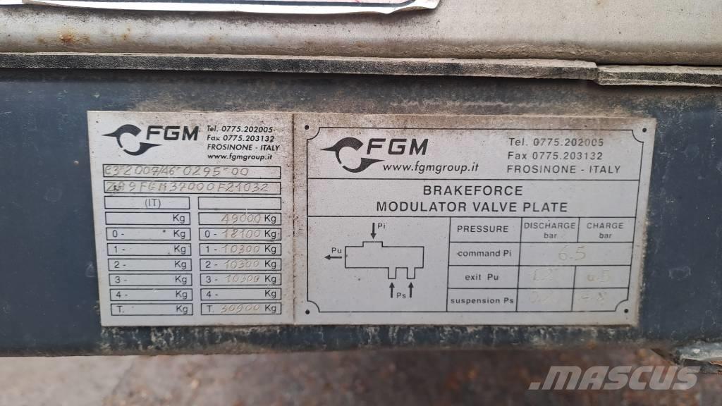 FGM FGM37 ローローダーセミトレーラー