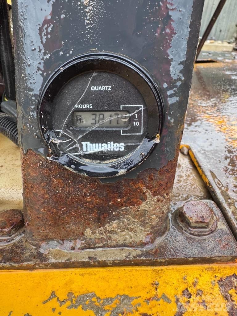Thwaites 3 tonne サイト　ダンプ