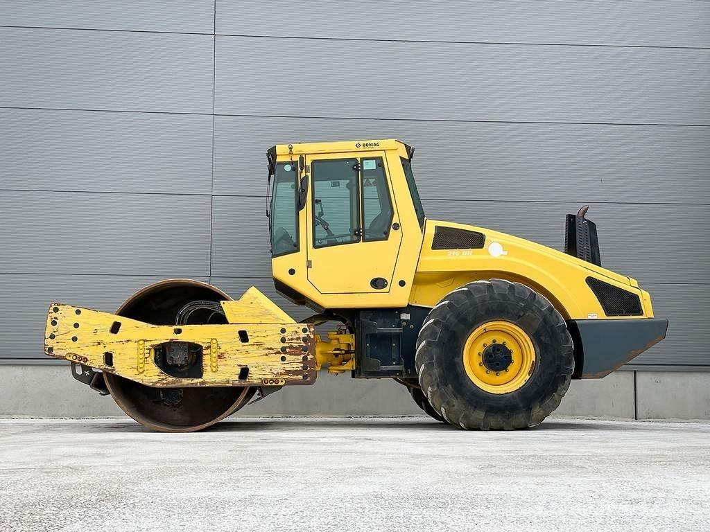 Bomag BW 216 DH-4i 振動ローラ