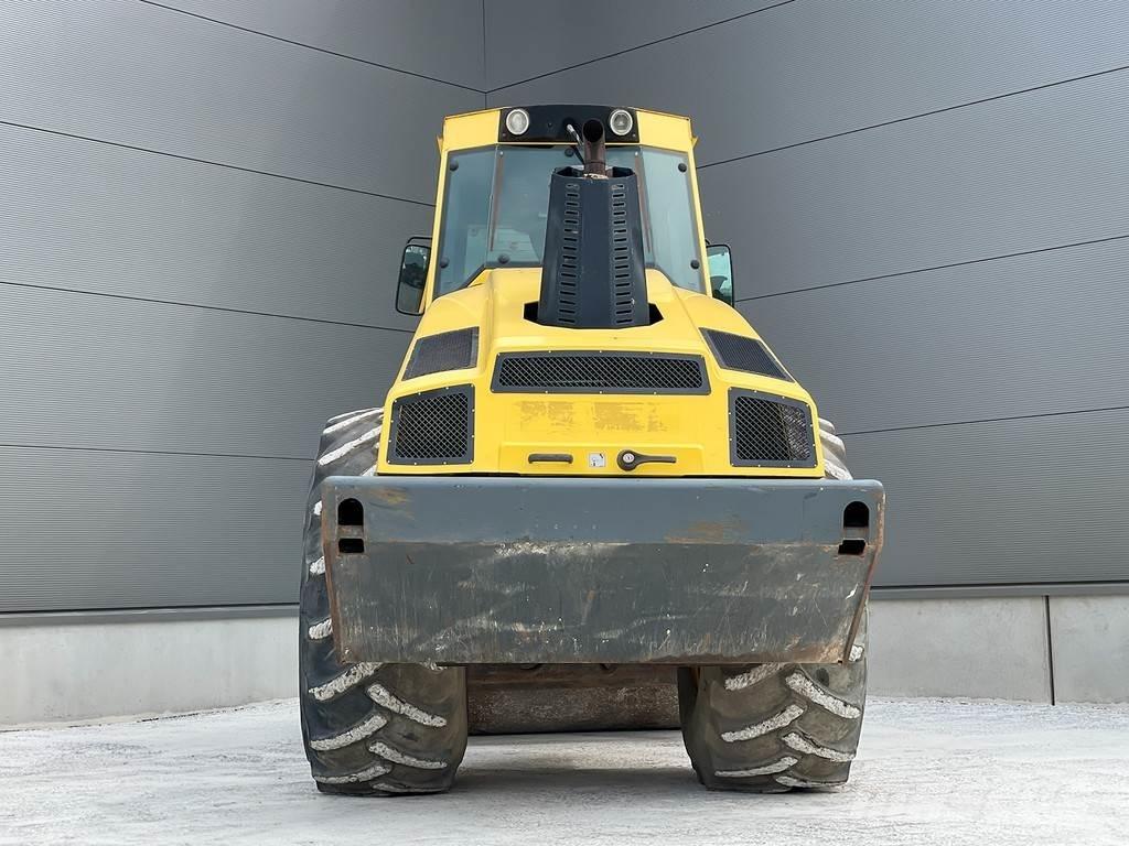 Bomag BW 216 DH-4i 振動ローラ
