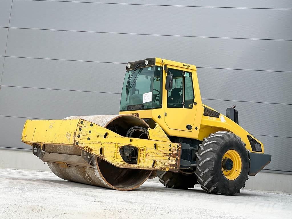 Bomag BW 216 DH-4i 振動ローラ