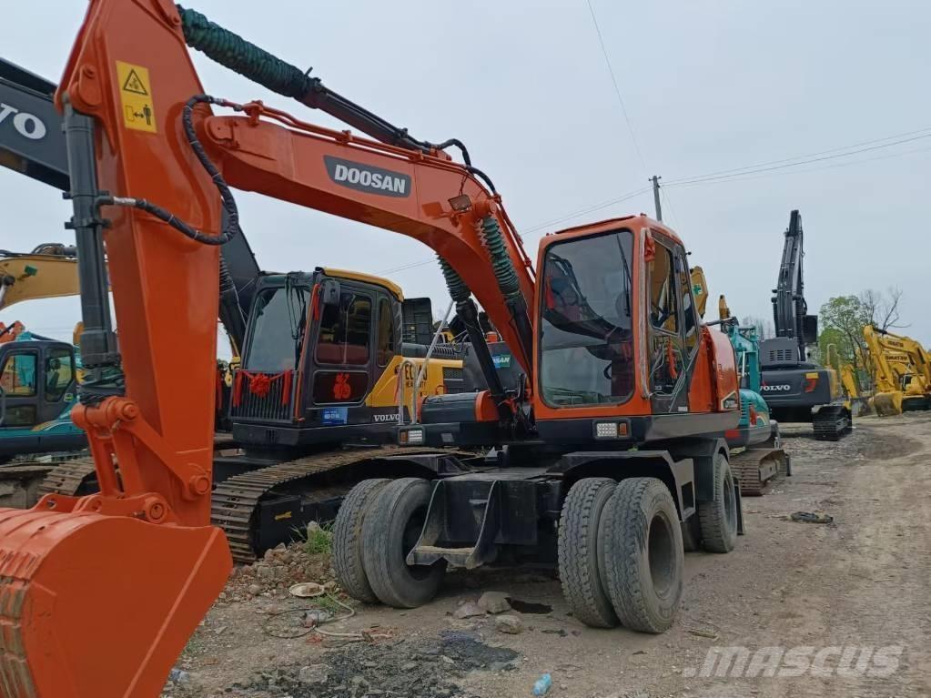 Doosan 150 W-7 ホイール式油圧ショベル（パワーショベル・ユンボ・バックホー）