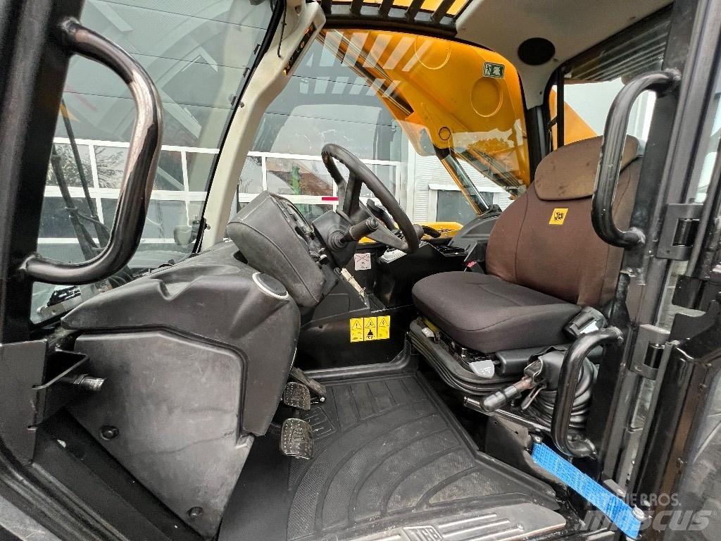 JCB 541-70 Agri Plus テレスコーピックハンドラー