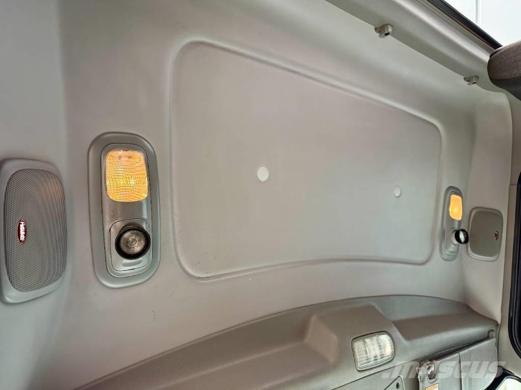 Peterbilt 389 中古トラクターヘッド | トレーラーヘッド