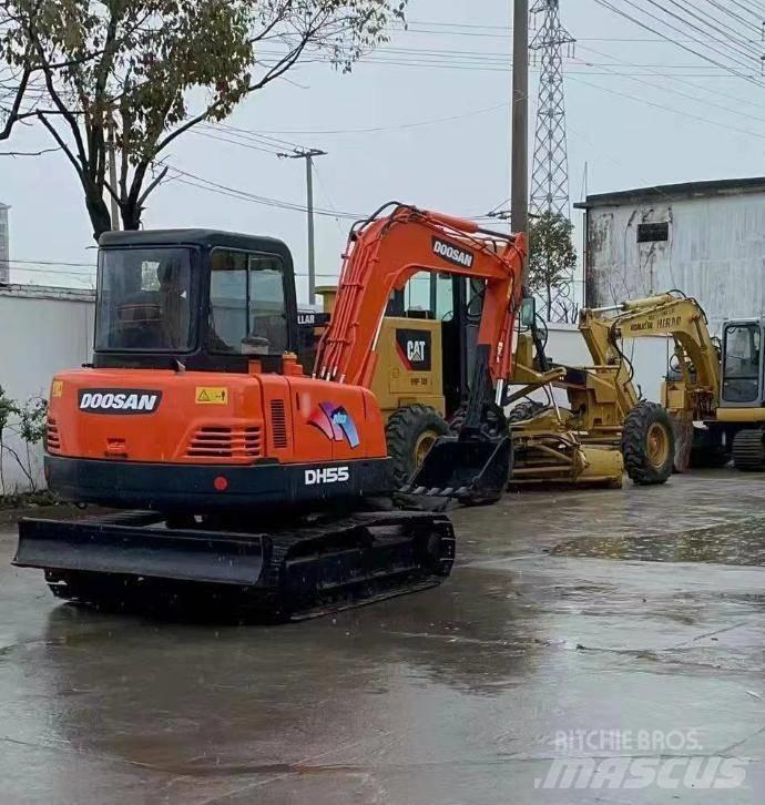 Doosan DH 55 ミニ油圧ショベル 7t以下（ミニユンボ・ミニディガー）