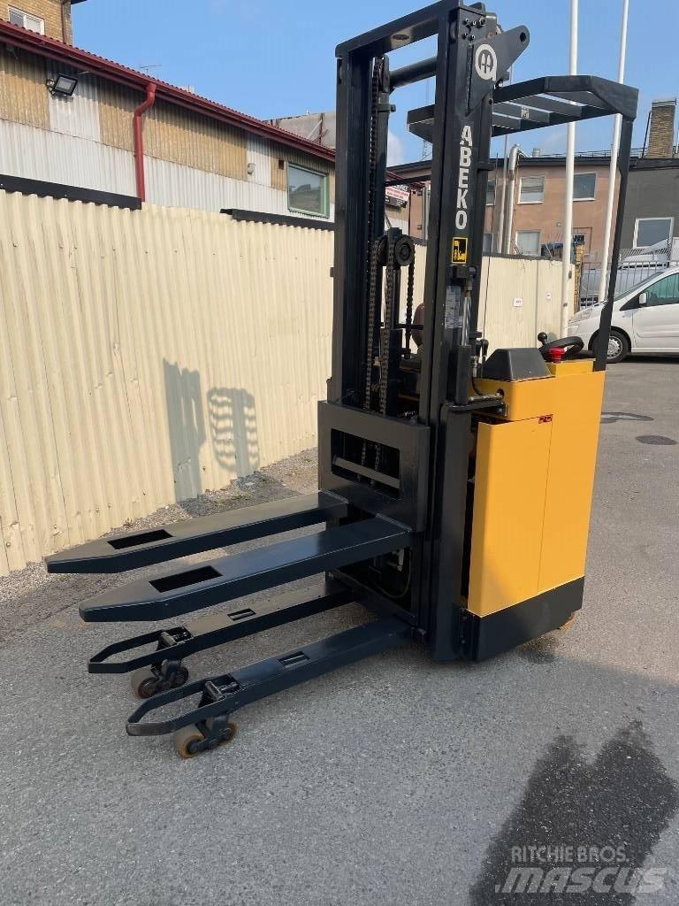Abeko SKY16SV TFY 自走式スタッカー