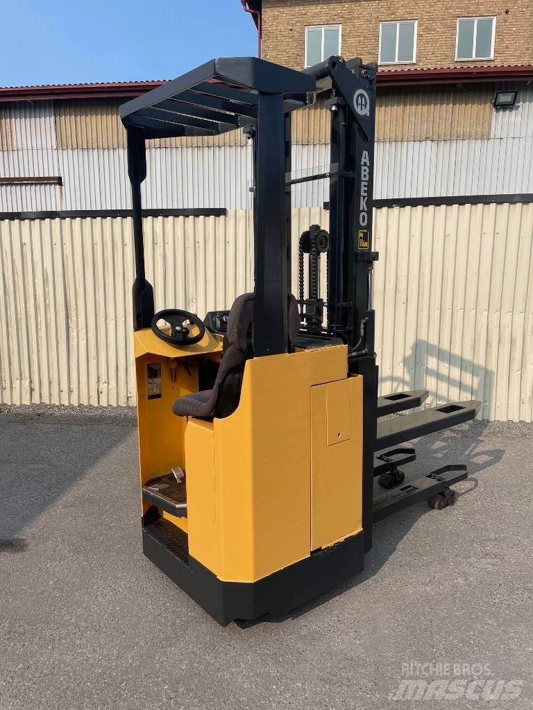 Abeko SKY16SV TFY 自走式スタッカー