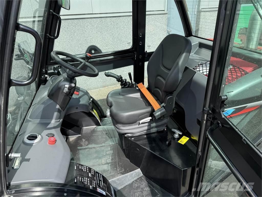 Manitou MC25-4 ラフターテレントラック