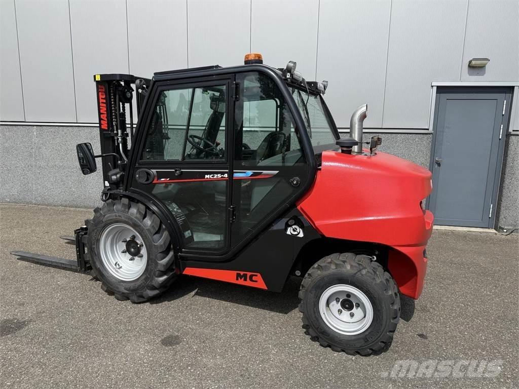 Manitou MC25-4 ラフターテレントラック