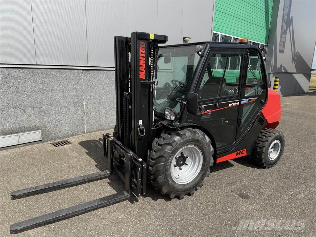 Manitou MC25-4 ラフターテレントラック