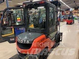 Toyota 02-8 FDJF 35 ディーゼル・軽油