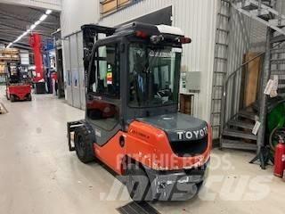 Toyota 02-8 FDJF 35 ディーゼル・軽油