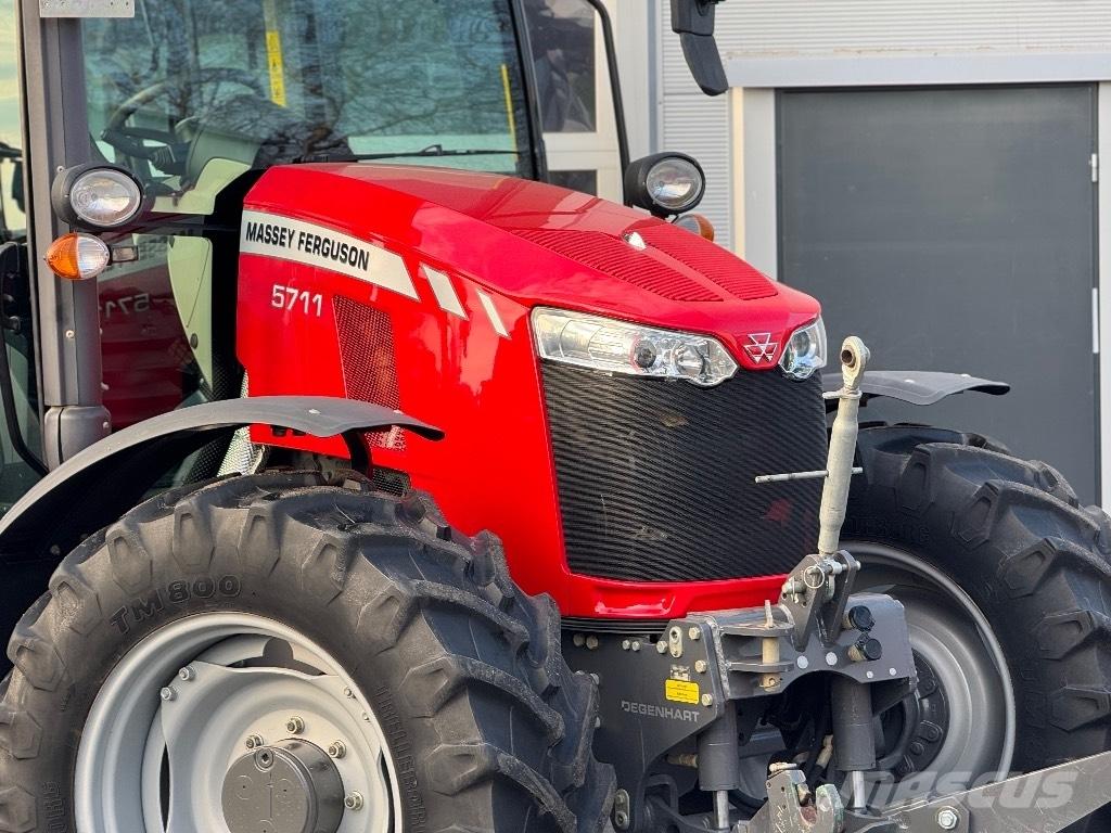 Massey Ferguson 5711 トラクター
