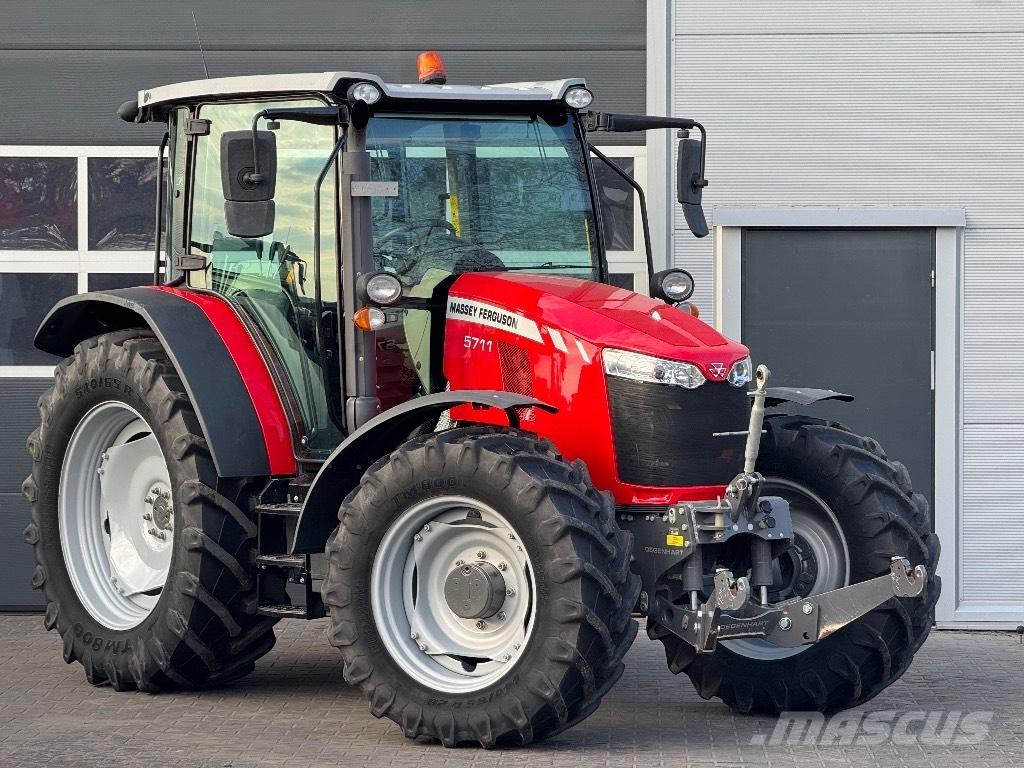 Massey Ferguson 5711 トラクター