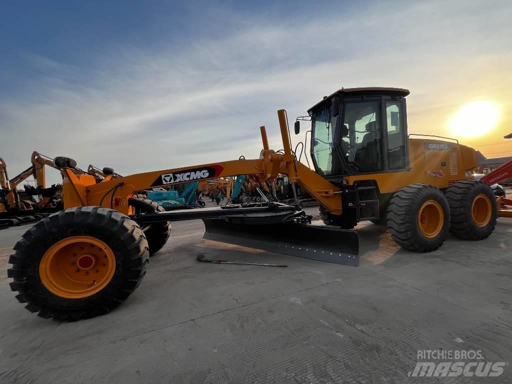 XCMG GR 2153 タイヤ式ブルドーザ