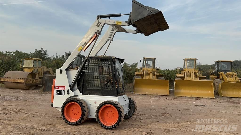 Bobcat S300 スキッドステアローダー