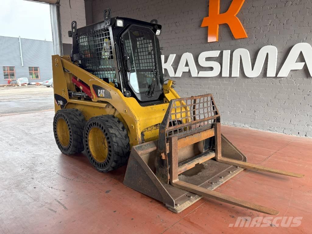 CAT 216 B スキッドステアローダー