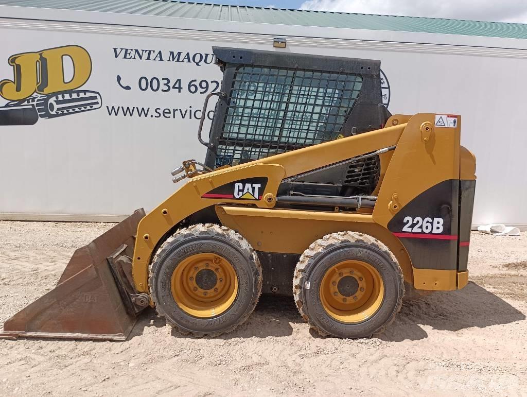 CAT 226 B スキッドステアローダー