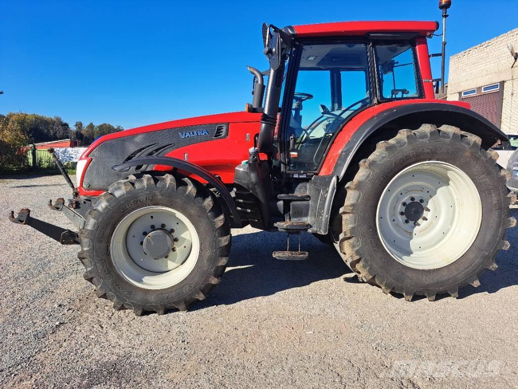 Valtra T 163 EV トラクター
