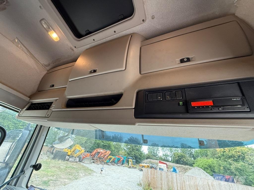 DAF CF 460 平ボディー／ウインチトラック