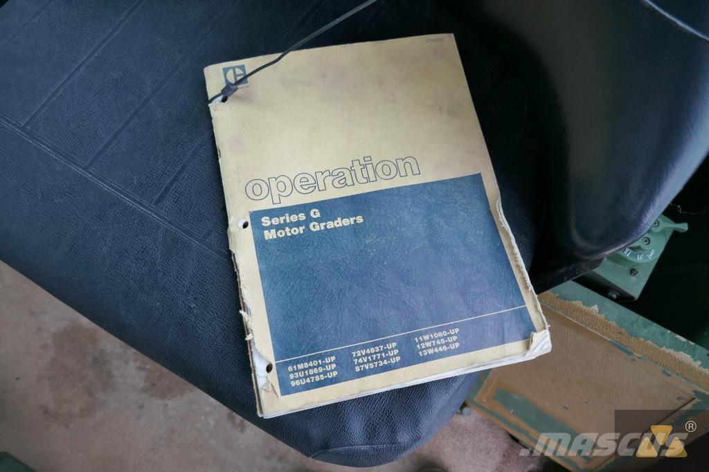 CAT 130G Ex-army モーターグレーダー