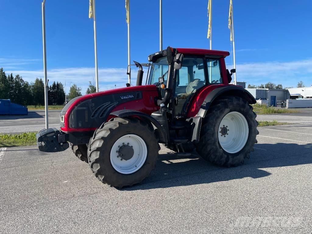 Valtra T 153 Versu トラクター